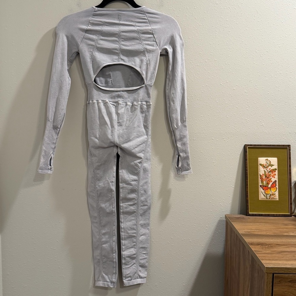 Free People Movement NWT XS/S Ice Grey Good Karma Long Sleeve Onesie Yoga Gym - Picture 3 of 7